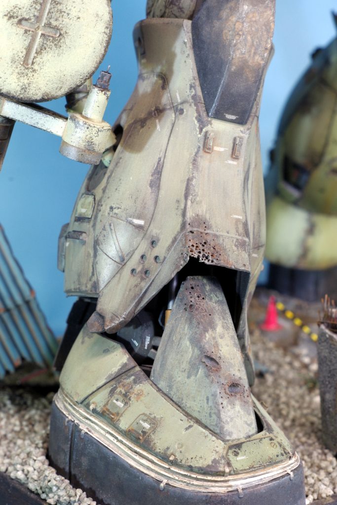 右足
こう言う地味な被弾跡もポイントです