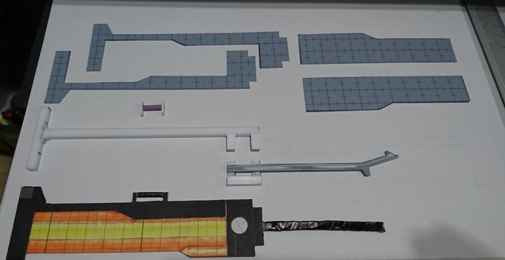 型紙を使ってプラ板を切り出し
