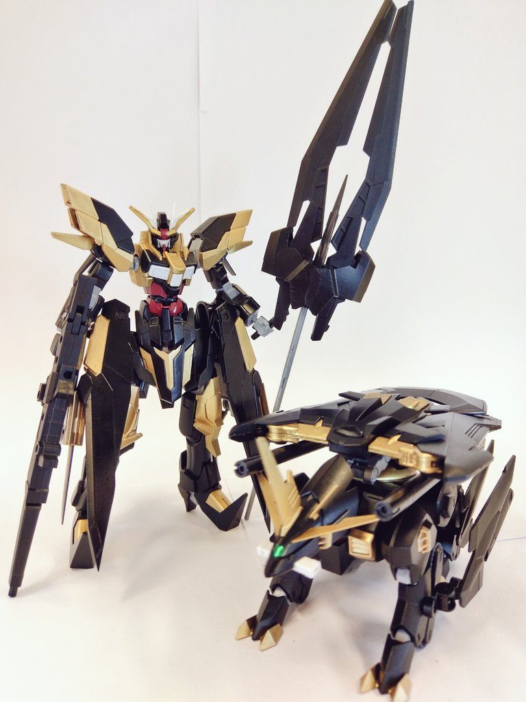 そして、支援機であり相棒のミラージュラゴゥです!
ラゴゥの羽根に変わってゴールドフレーム天のマガノイクタチを装備し、手足にはノーネイムのやつを取り付けてます。