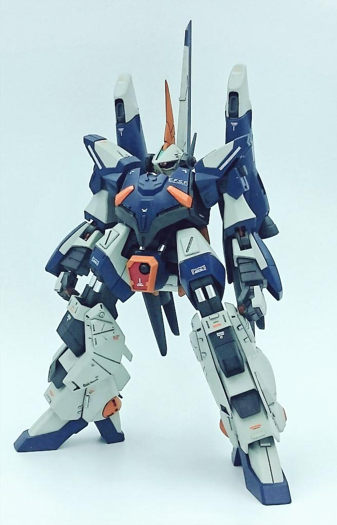 フロントビュー
元々バーザムの出来が良いこともありプロポーション等は弄っていません。
ビルダーズパーツやプラ板をチップにしたものを貼り付けて情報量を上げたくらいです。