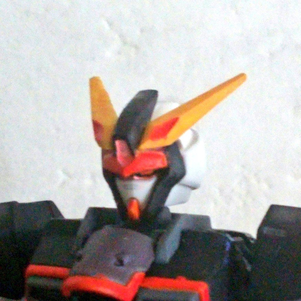 頭部。インパルスランシエの頭部とブリッツから拝借した角を切り貼り。角のカラーリングと形状がどこぞの電気属性の鼠みたいでかわいいと思う(こなみかん)