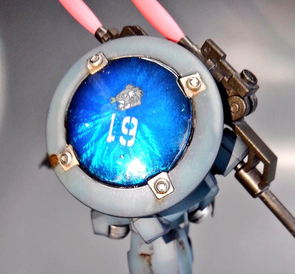 シールドはグラインダータトゥーを施し、ナンバリングとユーカリ隊章。