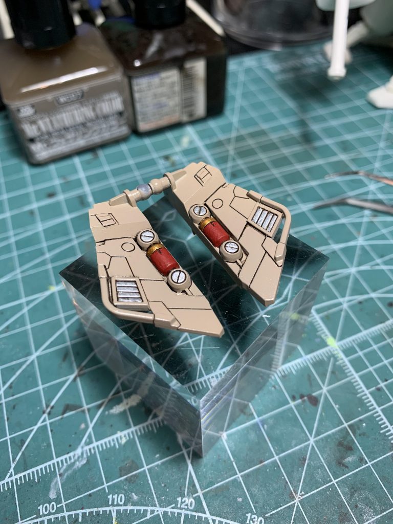 リアスカート装甲裏など細かい所はシタデルで筆塗り