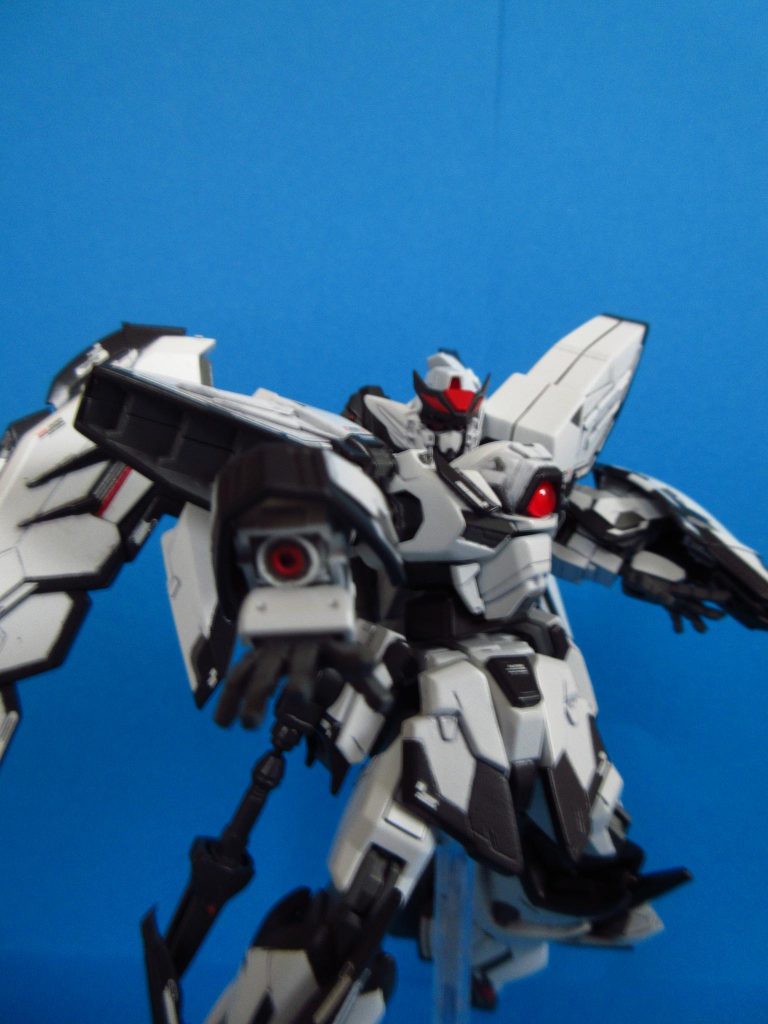 射撃兵器迎撃装備「ダブルスポイラー」
プラネイトディフェンサーを応用した装備で、本装備から直接電磁フィールドを射出し約1秒間展開、敵機からの射撃を打ち消す。両腕に装備されているが左腕のものは射出時シールドを破壊してしまうため、シールドを装備していない場合のみ使用可能。
スポイラーには台無しにするという意味があるそうなので、射撃を妨害する装備にピッタリだと思い名付けました!