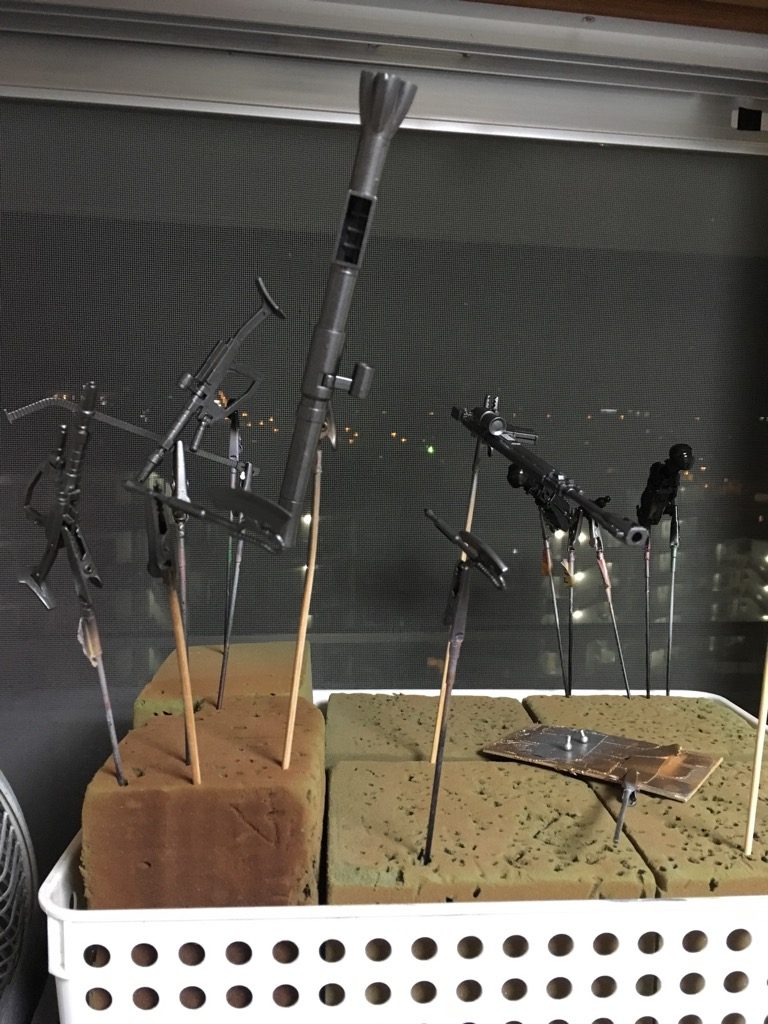 フレーム・ウェポンは黒鉄色です