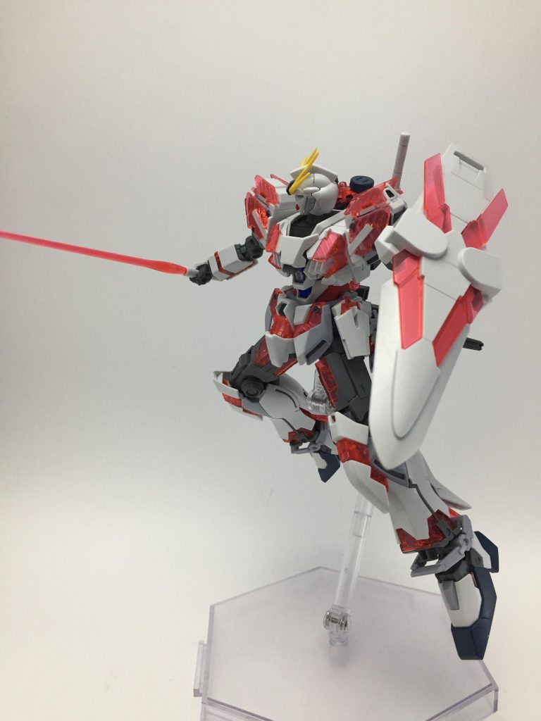 サーベルエフェクトはサイコフレームと同じEランナーで硬いクリアパーツなので変に反れたりしなくていいですね。ただ根元付近に気泡が入ってしまってるのが残念