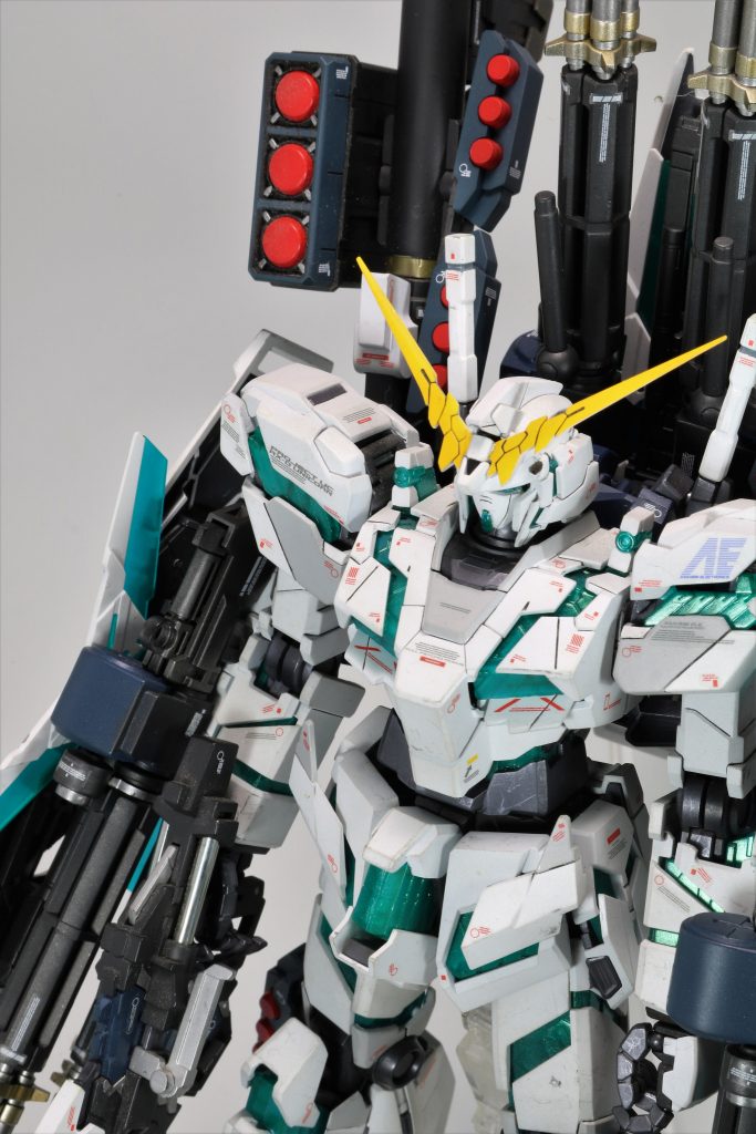 フル装備の状態はデカくて見栄えするのですが、デカすぎて邪魔です。