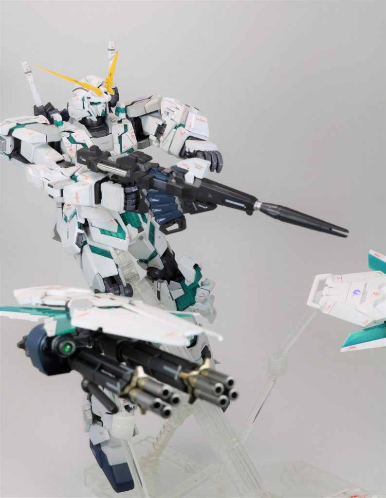 ３枚のシールドビット飛ばしながら射撃。