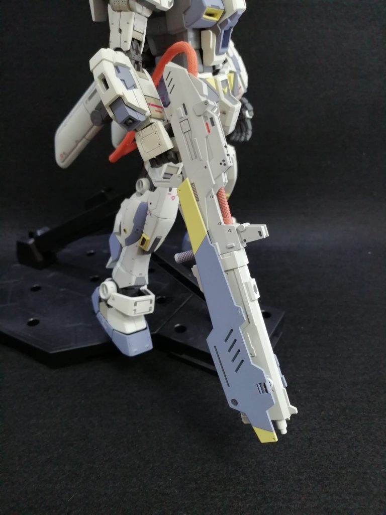 武装はGHLの付録、「G.H.L-M.A.D GUN」を採用。武器を大型化することで作品全体のダイナミックさをプラスしました。