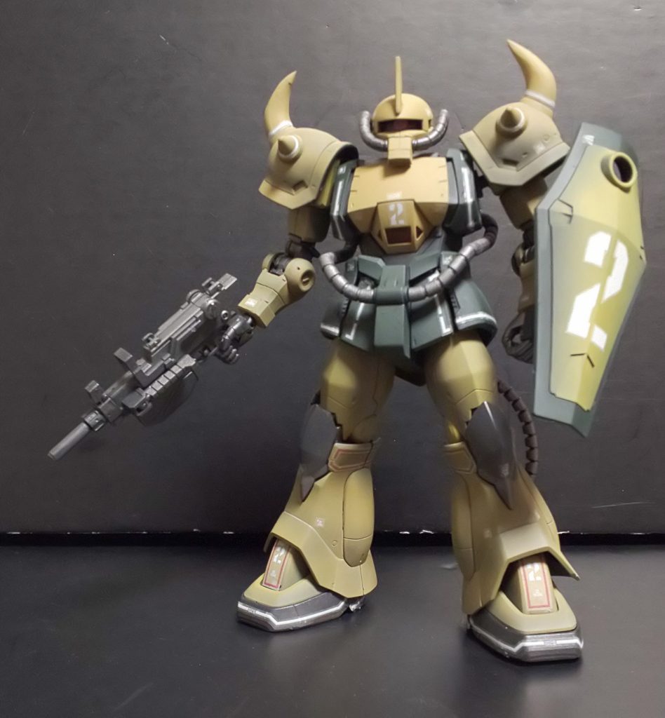 デカール貼り完了。
プロトタイプグフは対象の水転写デカールがないのでキットのものを使用。
貼りつけ完了後につや消しクリアーを厚めにコーティング♪