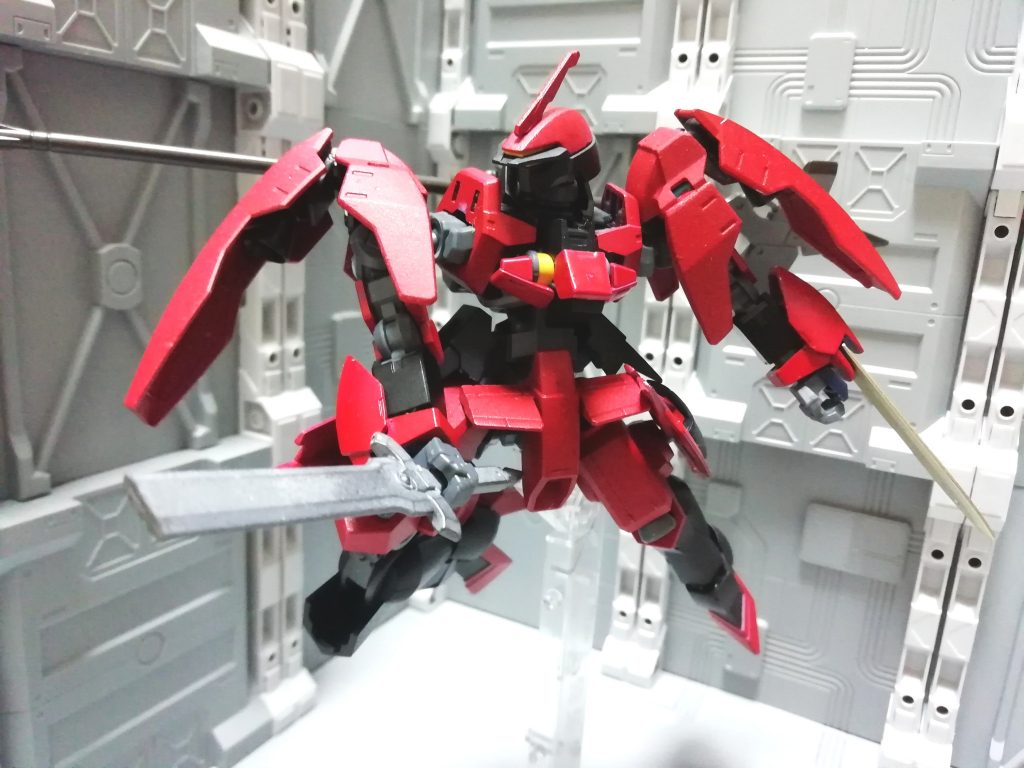 セーフティブレード。焼入れ直後のナイトブレードを取り回し良くするため刀身を短くした即席武器。
ガントレットエッジとの二刀流で初めてその真価を発揮する