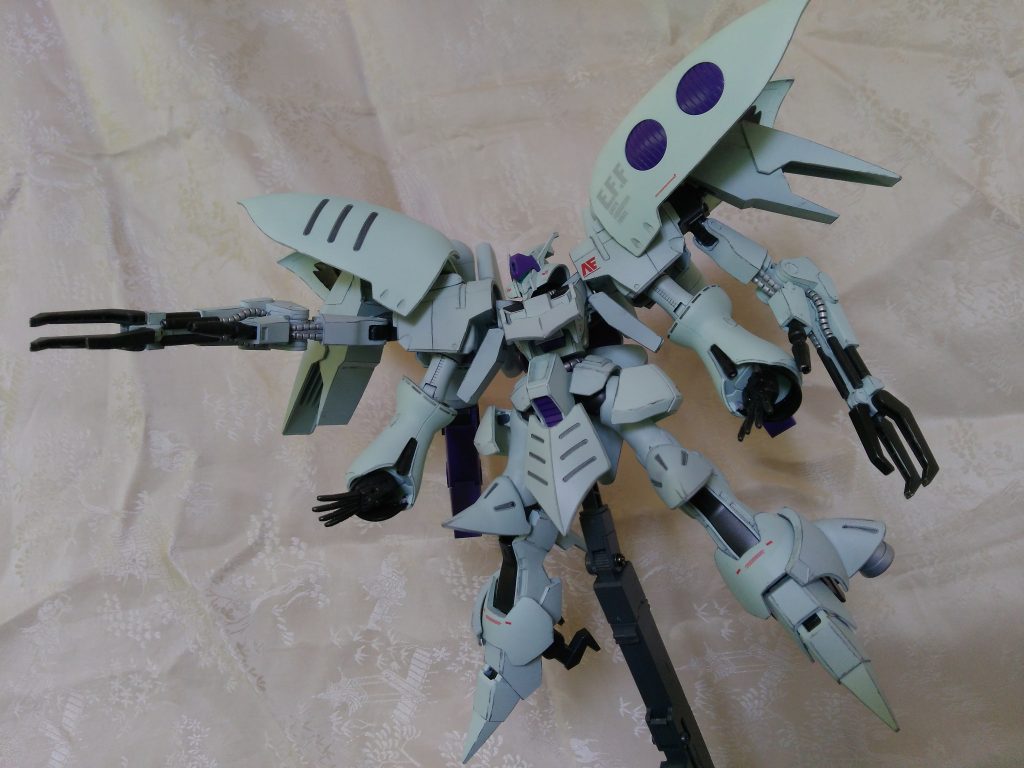 バイカスの肩まわりの可動範囲が意外に狭くてこんなポーズにもかなり悪戦苦闘しました;