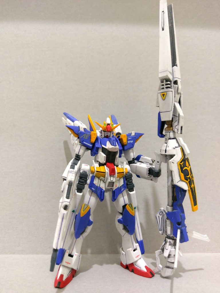 このモビルスーツは一説には「Vガンダム」という企画の後半主役機になるはずだったデザインが取り込まれているとの説もあります。「機動戦士Vガンダム」の企画が実現していたらどんな話だったんでしようね?!