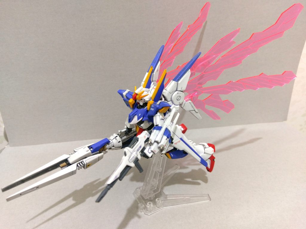 最終決戦。
ラビアンローズⅣのミリィ艦長が仕込んだサイコフレームが翼となり推進力と新たな力になる。
「キンケドゥ」が医師「カミーユ⋅ビダン」と邂逅することで真のニュータイプに目覚めた結果でした。