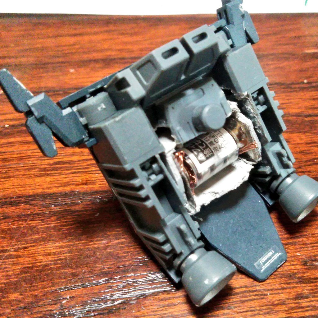 バックパックに電池ボックスを入れてます