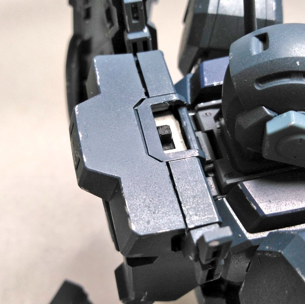 スイッチは上に取り付けました。
一応蓋をする事が出来ます。
蓋は失くしました…と思っていたのですが見つけました(*´ω`*)ヨカッタァ