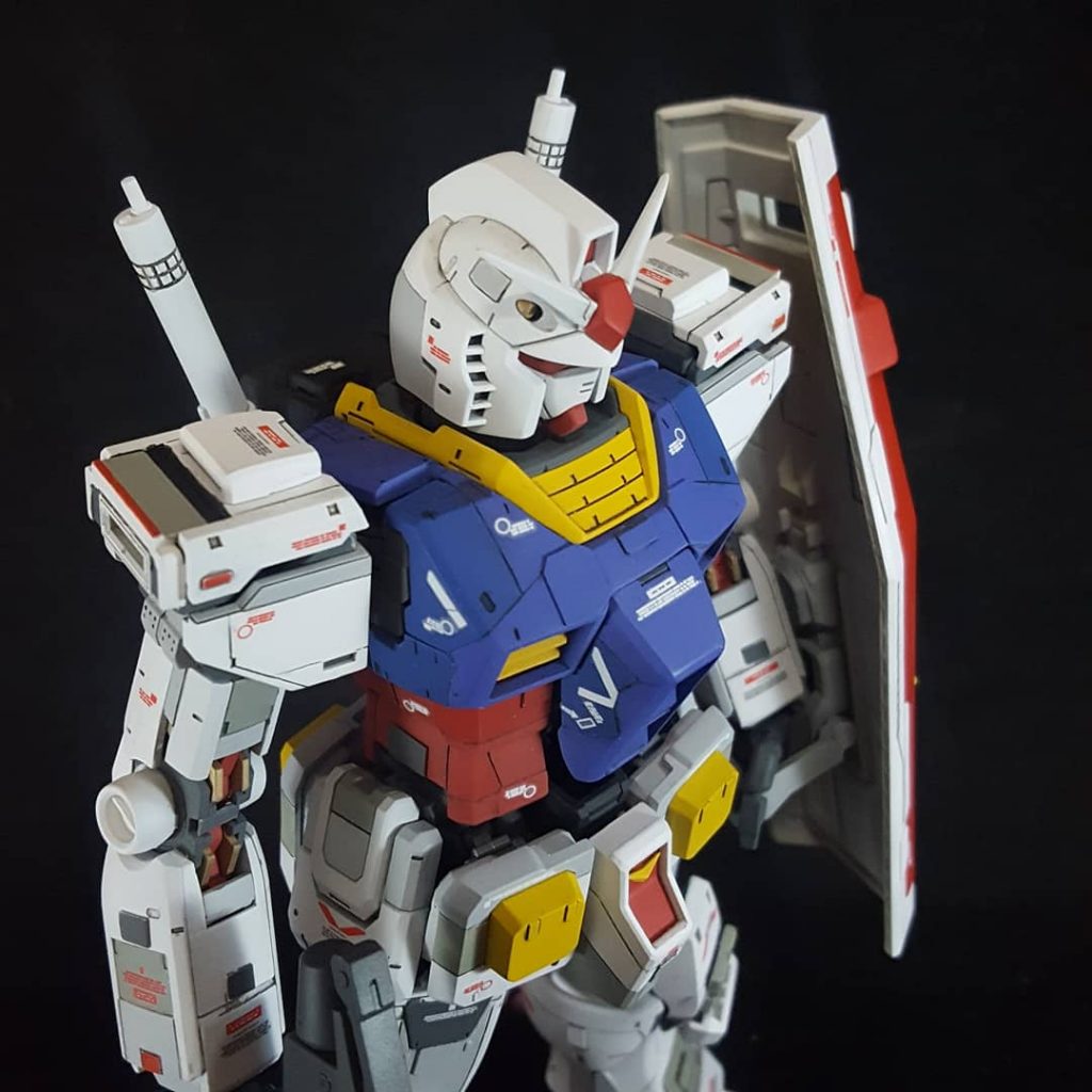 青と赤は目立ち過ぎないように大人しめの色にしました