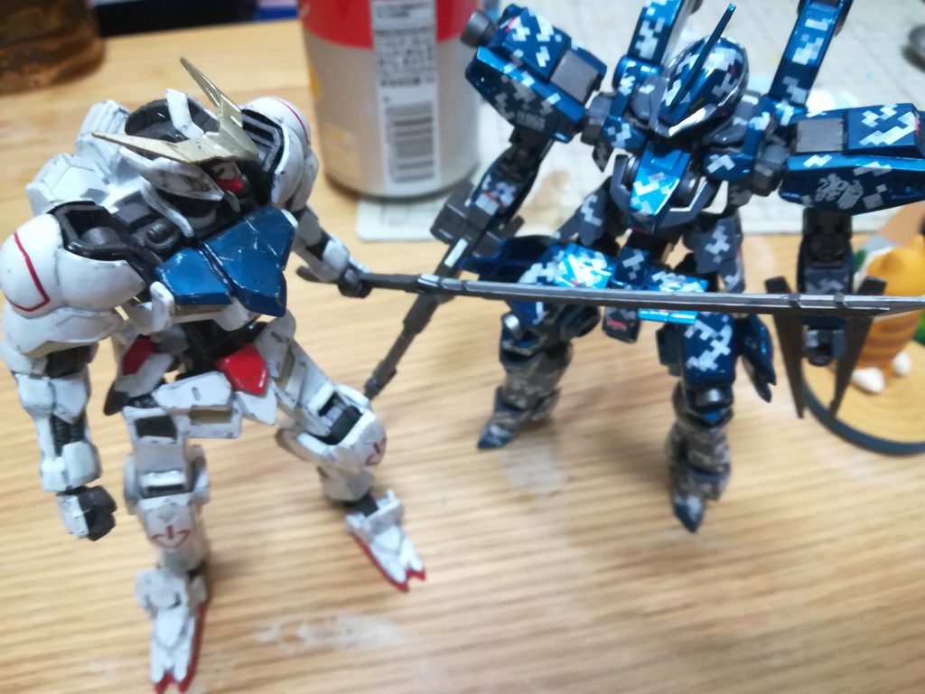 鉄血機体はメタリックで光沢が似合う感じがします。(iori_sei)