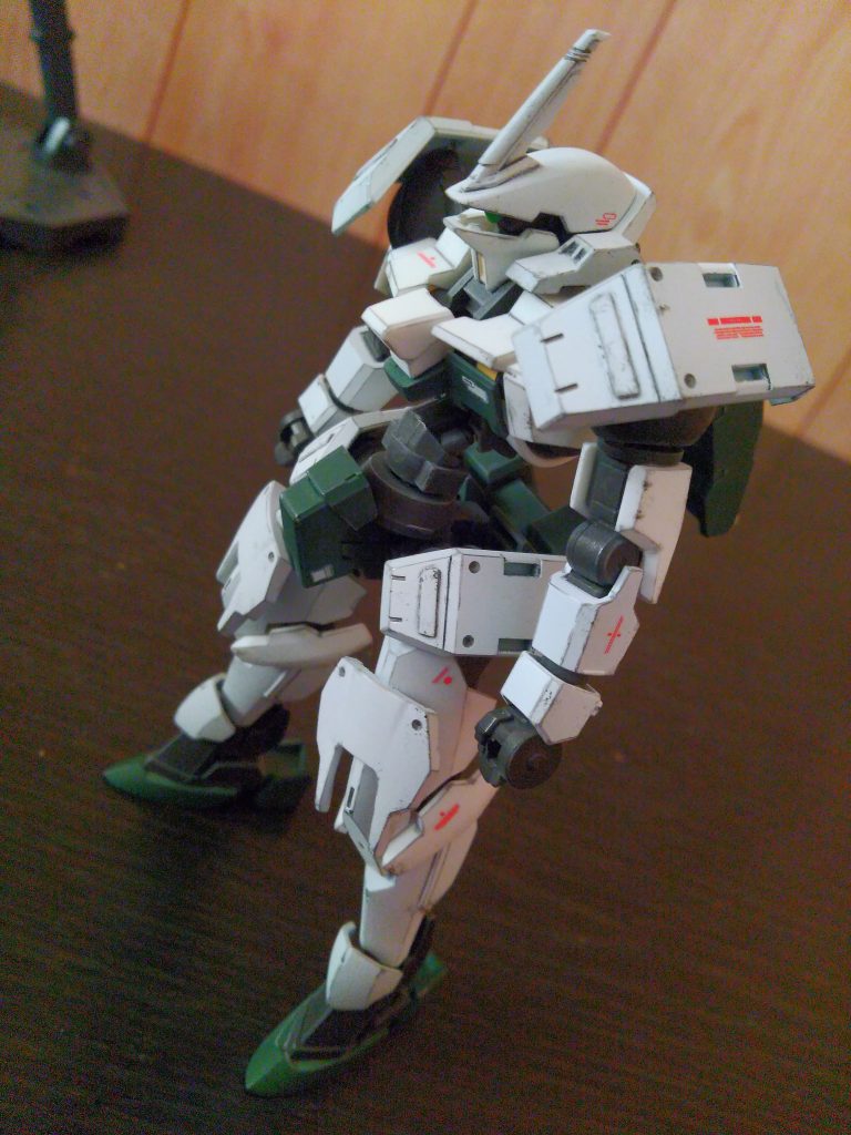 素のレギンレイズのプロポーションがかなり気に食わなかったので自分好みに。