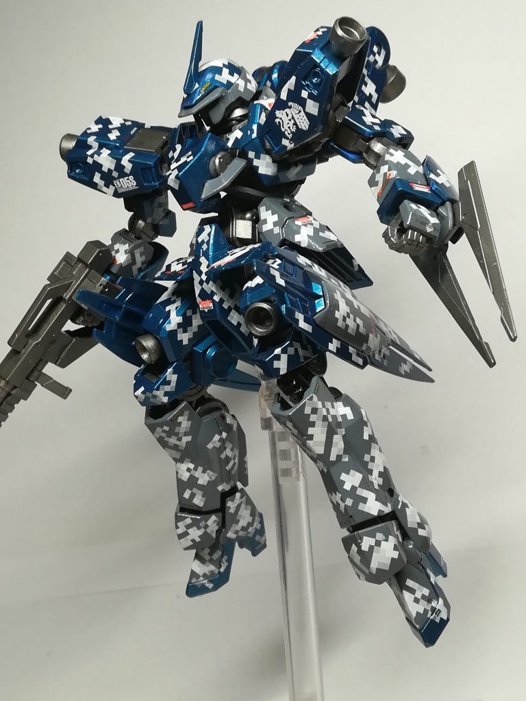 肩と腰のエンブレムはかなり前のモデルグラフィックの付録を使用してます。