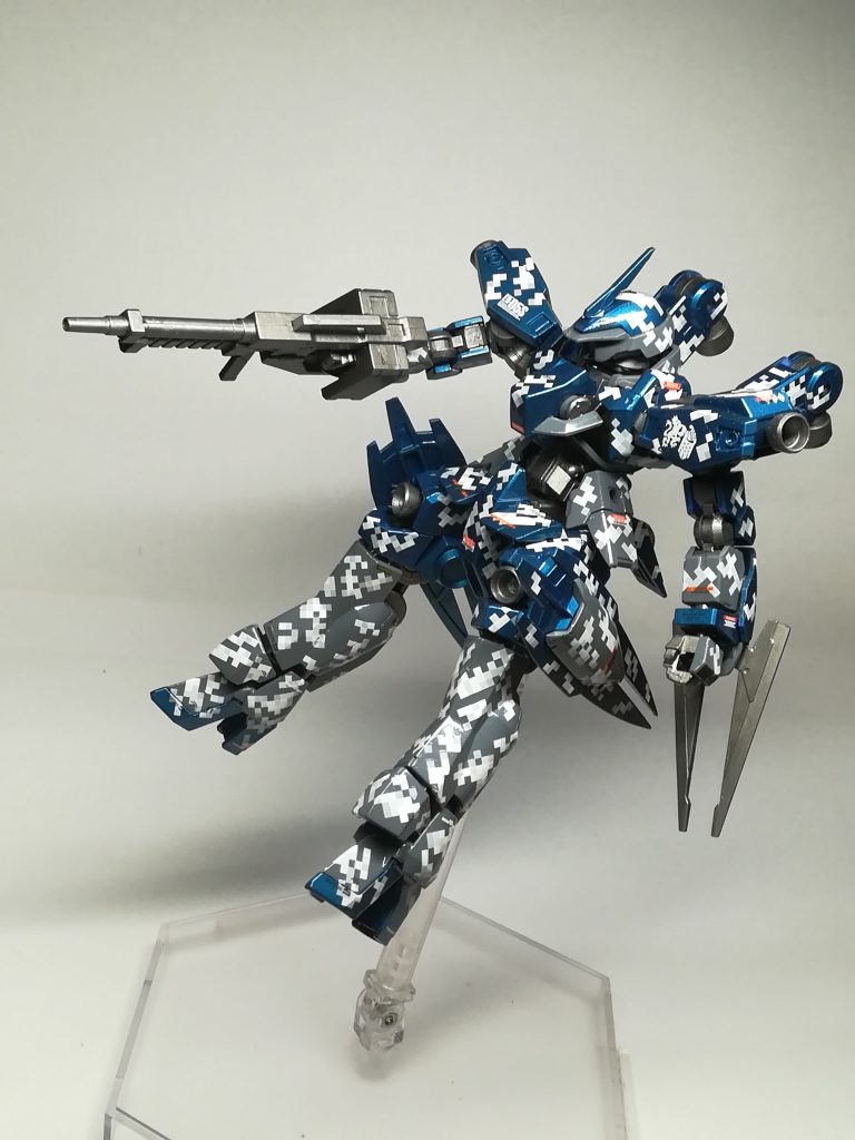 筆塗で色はエナメルのメタリックブルー、フレンチミラージュブルーとダークスチールがファレホです。