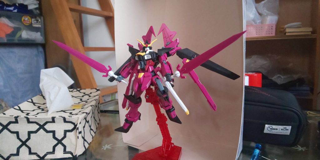 適当な決めポーズ。
「別に、あれを倒してしまっても構わんのだろう？」
この写真撮った時に、そんなセリフが頭の中で聞こえました(￣▽￣;)