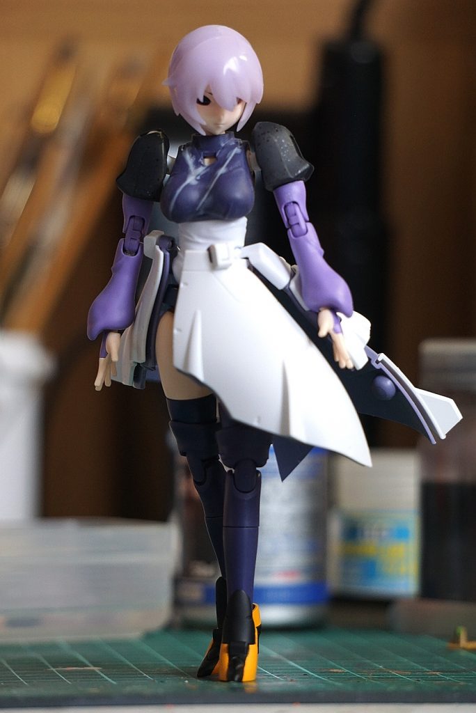 製作中。よけいなモールドをパテで埋めたりパーツを合わせてみてます。
こっから塗装です。