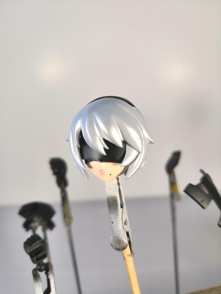 頭部。プラ板で目元や頭頂部を製作。
元ネタ的に化粧は控えめ。
口周りとほくろだけです。