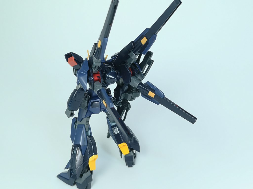 背部はこんな感じです
ちゃんとGNドライブは残っているのがポイント!
実はこれを利用したあるギミックもあったり……