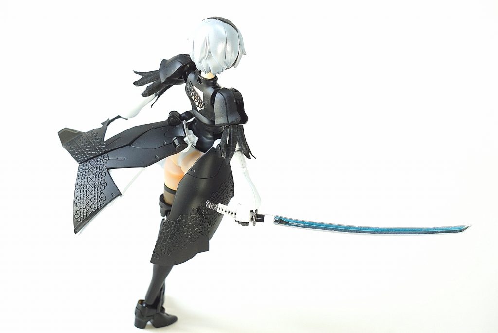 後ろから。
刀、白の契約も自作です。
大刀とポッドはそのうち作ります。
たぶん。