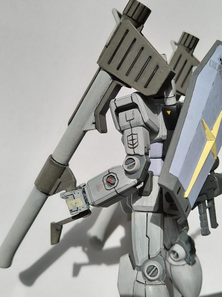 アクリジョン筆塗り感想。
ベースカラーは隠蔽力もあり塗りやすい。ノーマルは半透過。どちらも乾燥時間短いので、希釈調整したいけどそこが難しい。カラー:水で1:1.3~1.5位が良いみたいだけどすぐ乾いてくので、継ぎ足しながら塗ってました。一回塗ったら乾くまで二度塗り厳禁。臭いが少なく塗膜強度、発色はすごい。細部筆塗りは隠蔽力があるシタデルの方が調整が楽。使いこなしたいので次はエアブラシやってみます。