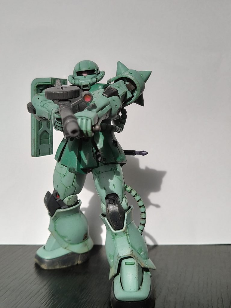 マシンガンを構えて。