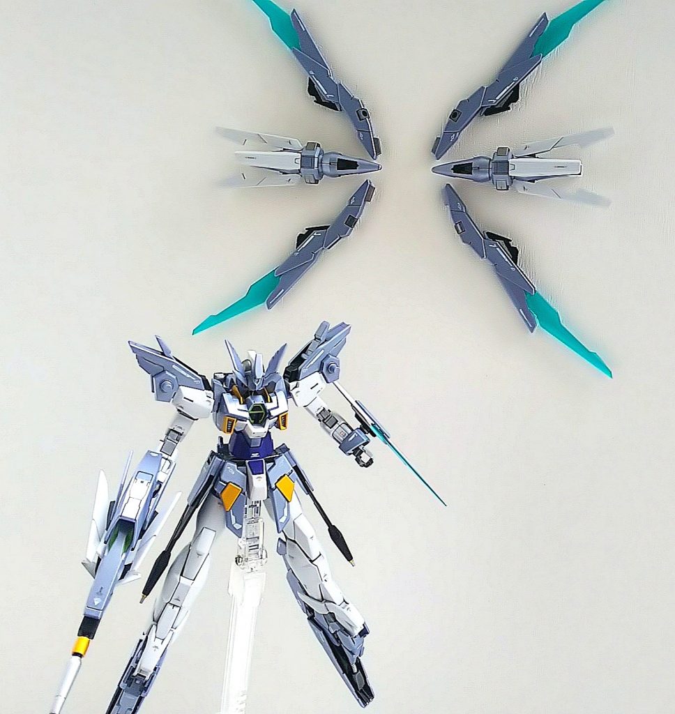 撮影の時は壁に貼って取ってます(笑)
手前のファンネルは手でもって見切れないギリギリで撮影してます★
台座とかそんなもってないので、、(笑)