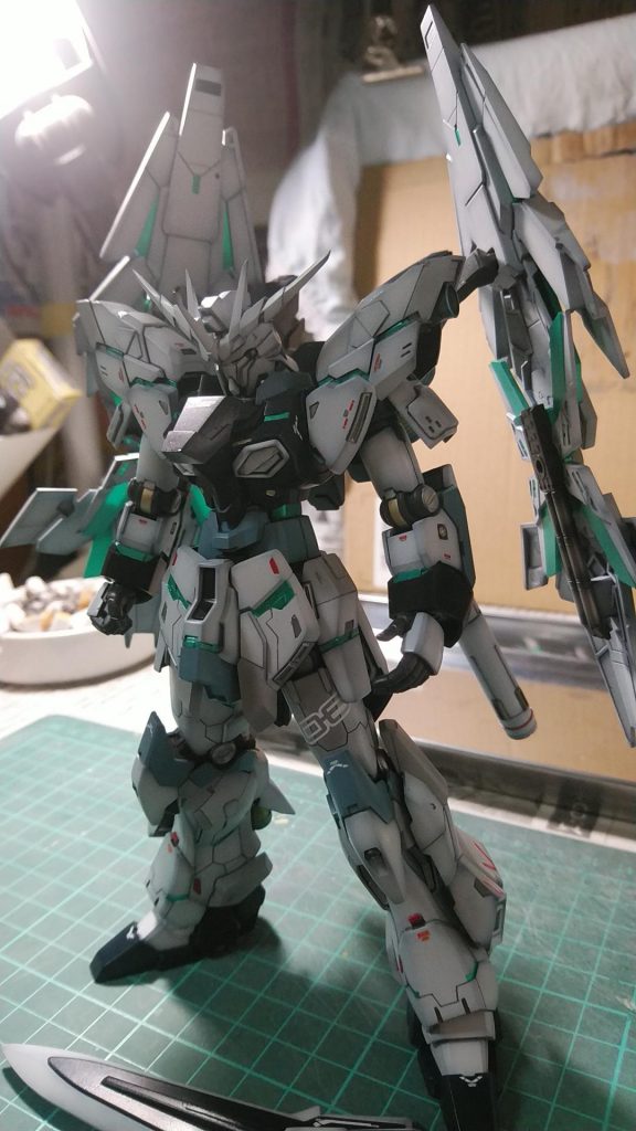 今回は、黒立ち上げのグラデーション塗装に挑戦しました
初めてにしては、こんなもんかなと