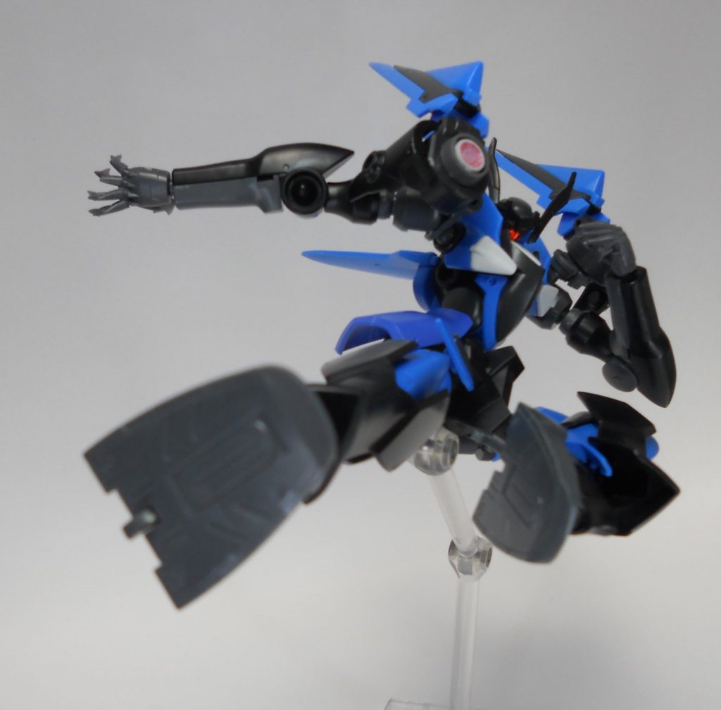 トランザムキック

可動域を増やしてガシガシ遊んでみた結果、一番キマッたのはやっぱりキック
メインの写真と合間って余計にそれっぽく見える笑(でもポーズはク○ガ)