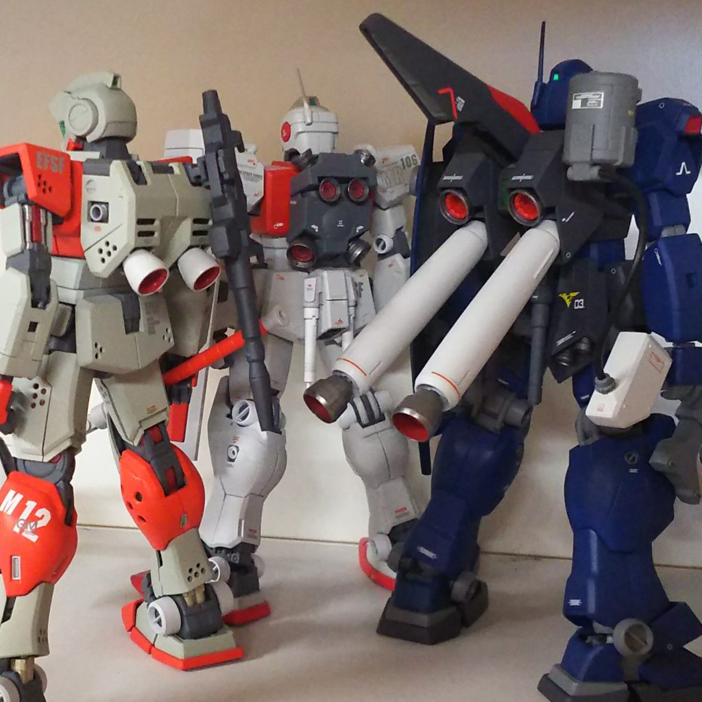 奥のジムにジムコマ用、クゥエルにジムコマの余剰パーツ(×2)、今回のジムにクゥエルのバックパックをそれぞれ使いました。連邦脅威のメカニズム!