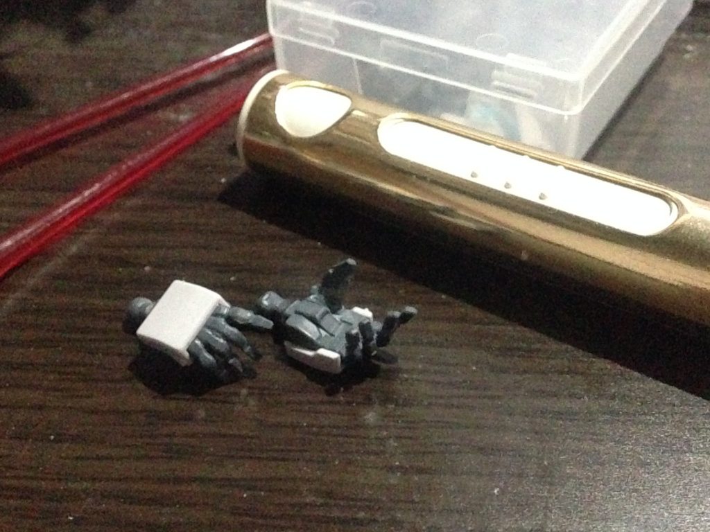 さらに近接武器がなかったのでサーベルを急造
手首はシルヴァバレト付属の平手を電子ライターで加工して作成