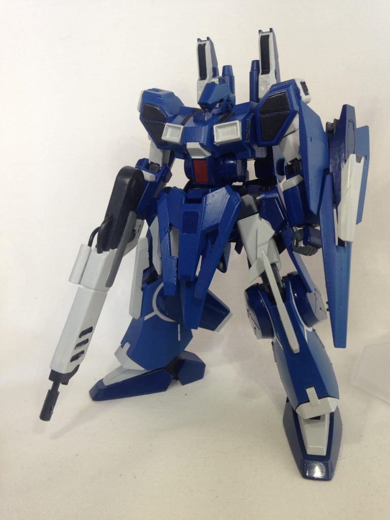 シールド裏のオーバーハングキャノンと肩のマルチミサイルは取り外しが可能
緊急時にはパージする形にしてます