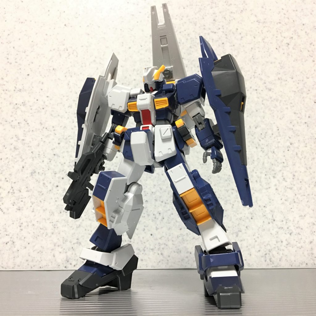 (   。・v・。)ノ そこで左右非対称をイメージして部品を入れ替え「ヘイズルジェミニ・ReColor(リカラー)」としました。しかし違和感は完全には解消されませんでした。