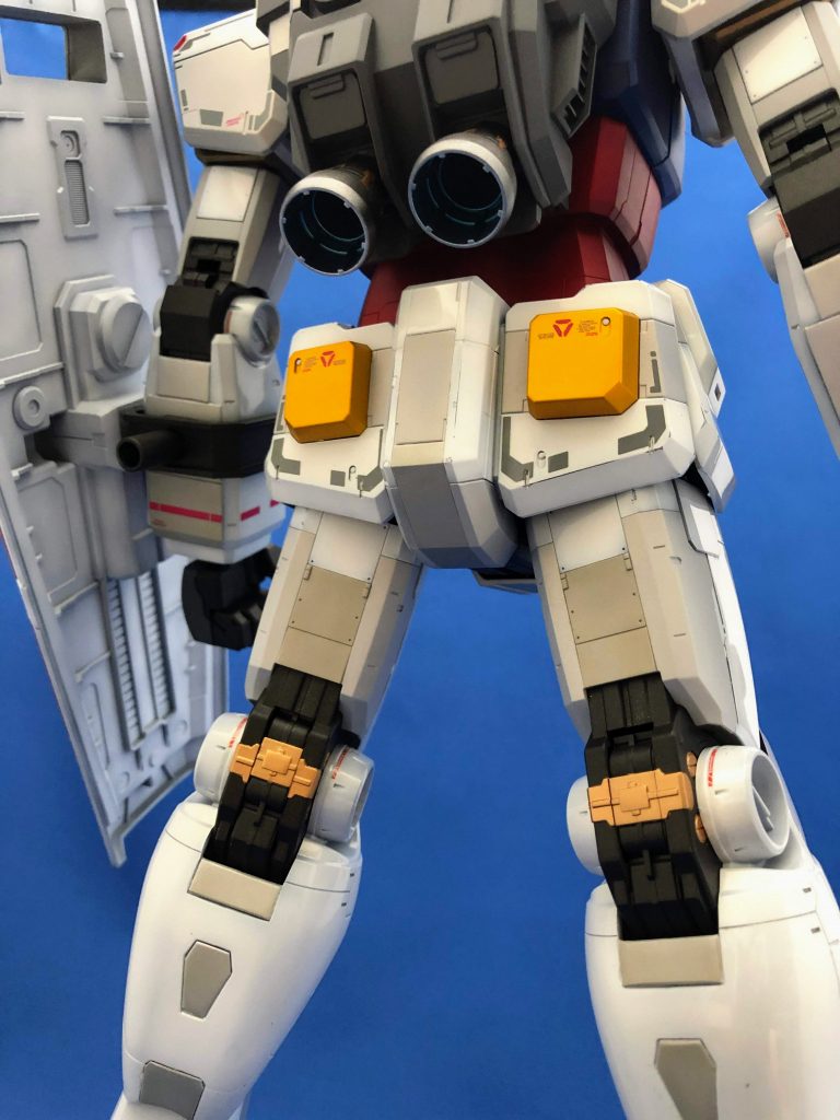 その他白2色は銀サフにクリアホワイト、とクリアホワイト色味を足したものを重ねてつや消し
1パーツの中につや消しとつやあり仕上げを同居させると塗装工程がかなり複雑にw