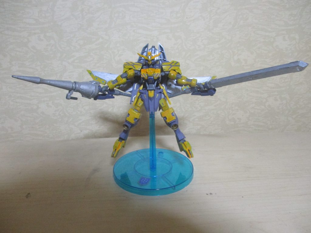 専用武器1:オリアスランス(右手)&オリアスソード(左手)。ランスはシュバルベグレイズ、ソードはルプスの物に、レギンレイズのツインパイルをそれぞれ移植して作ってます。