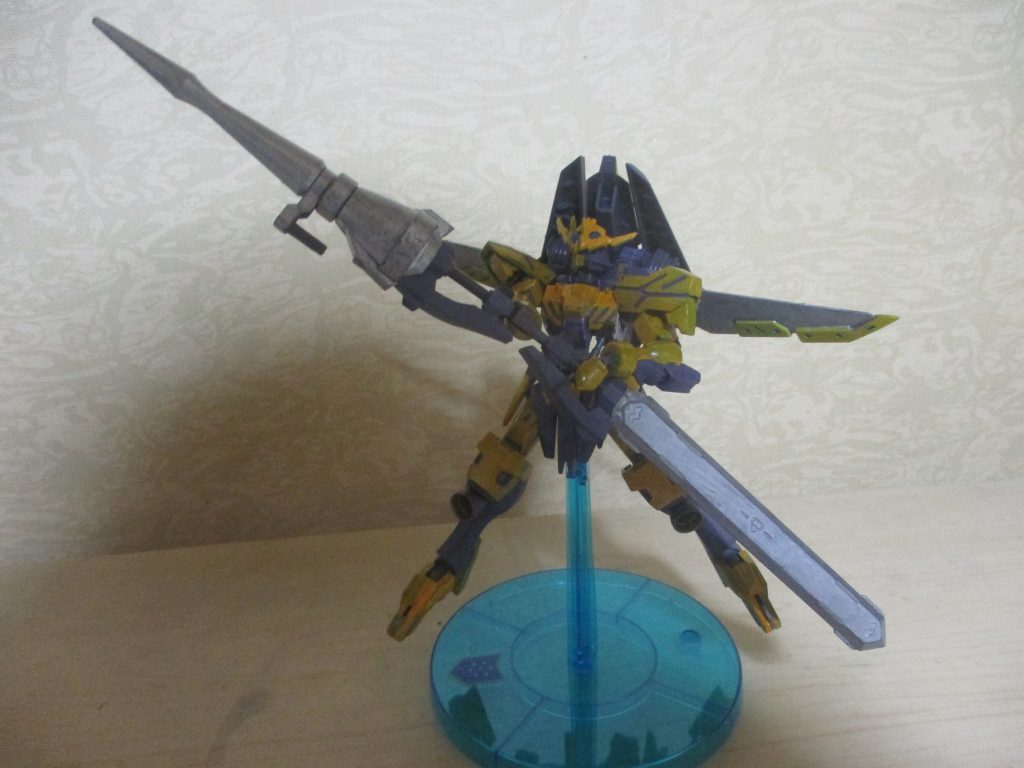 ランスとソードはドッキング可能で、薙刀状にも出来ます。