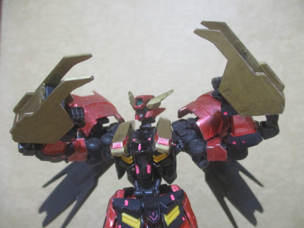 武装1:ストライクネイル。腕はアスタロトとオリジンの物を使い、ストライクネイルはフルシティのアームガードを加工して製作してます。