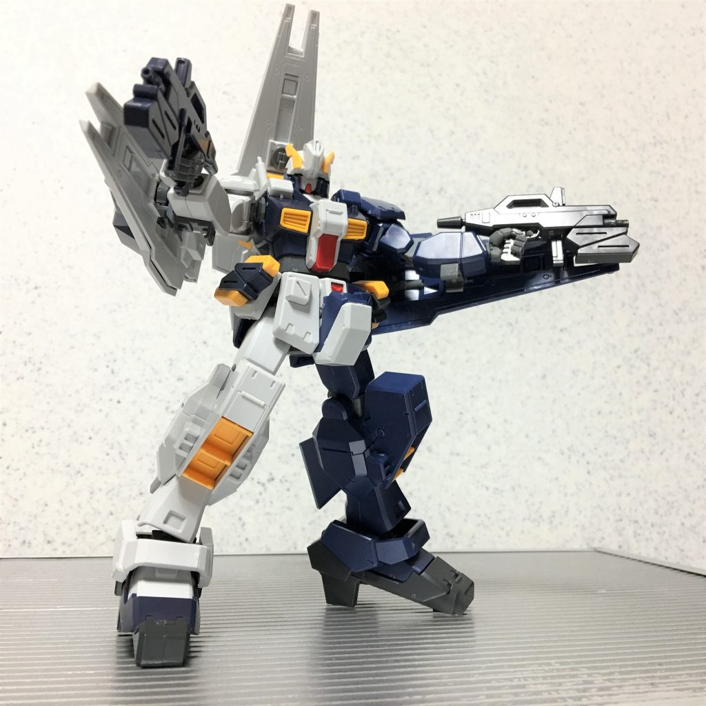 これにより左右対称のアクションポーズも決まります。