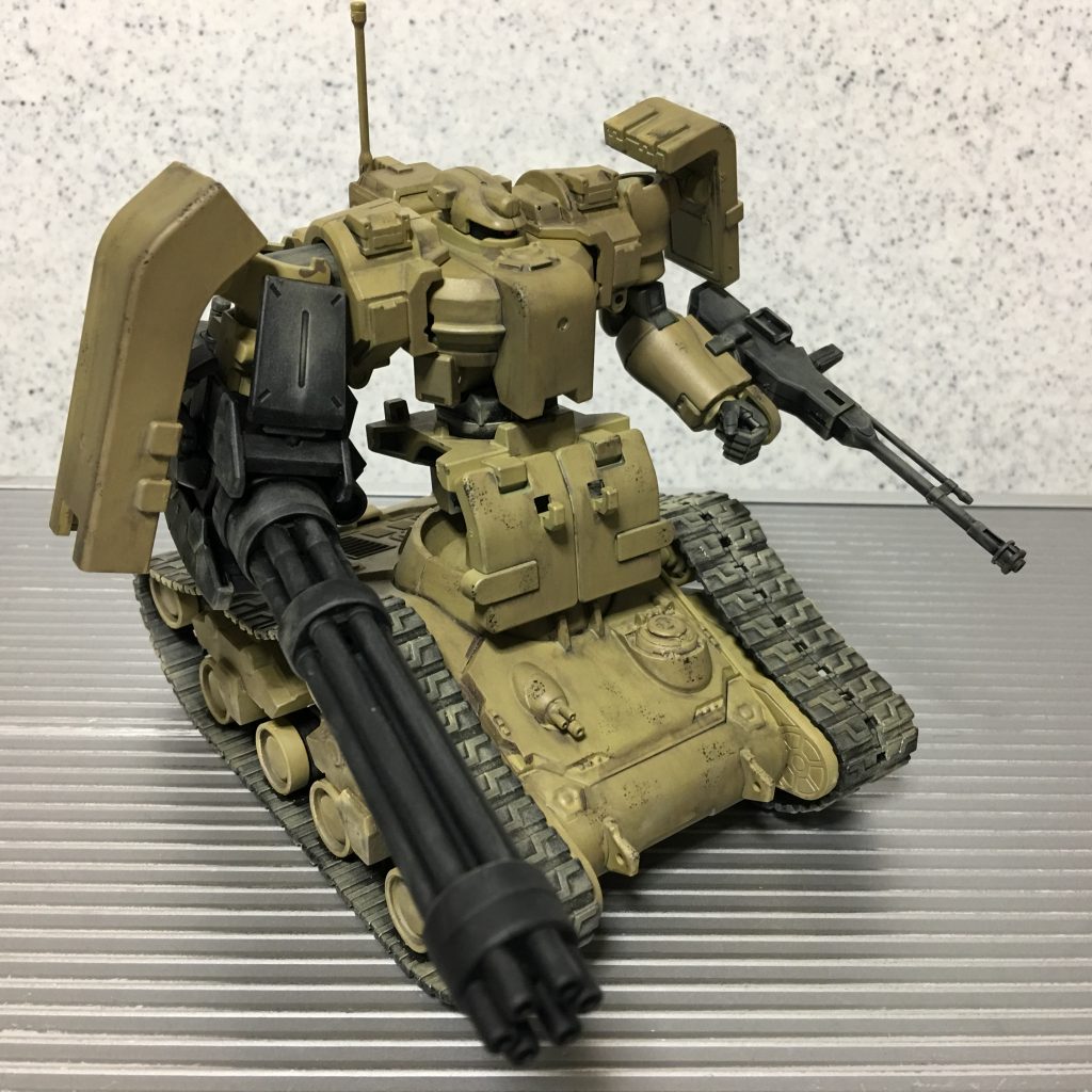 武器類:ジャイアントガトリングは回転して砂も吹き飛ぶだろうと、控えめな汚しにしてあります。逆に滑腔砲は砂だらけです。