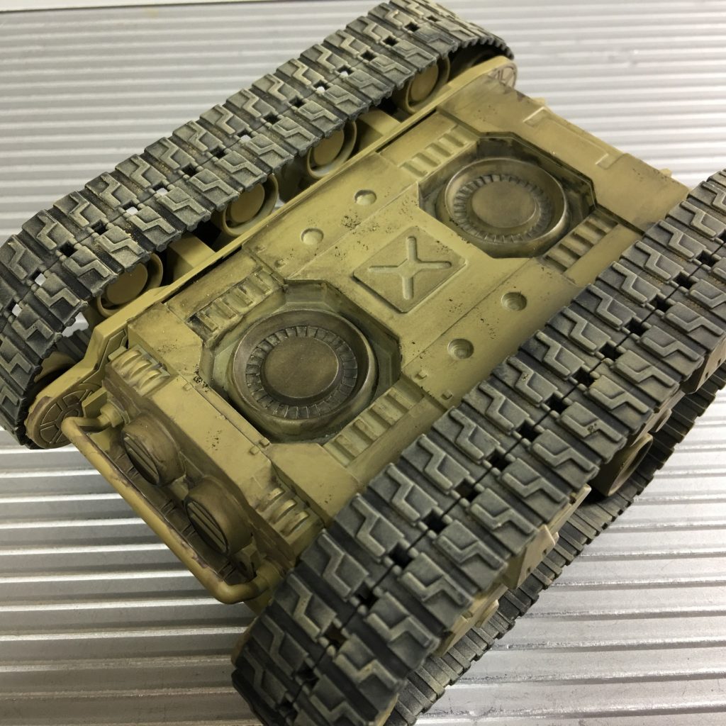 裏面:こちらもスス汚れをメインにしています。また底面なので塗装が剥げやすいと思い、チッピングも多めにしました。