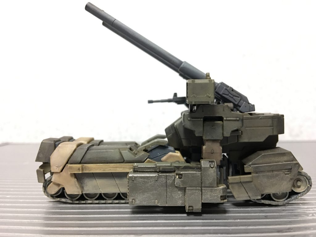 ウェザリング　側面から
履帯付近と腕まわりで泥汚れに変化をつけました。