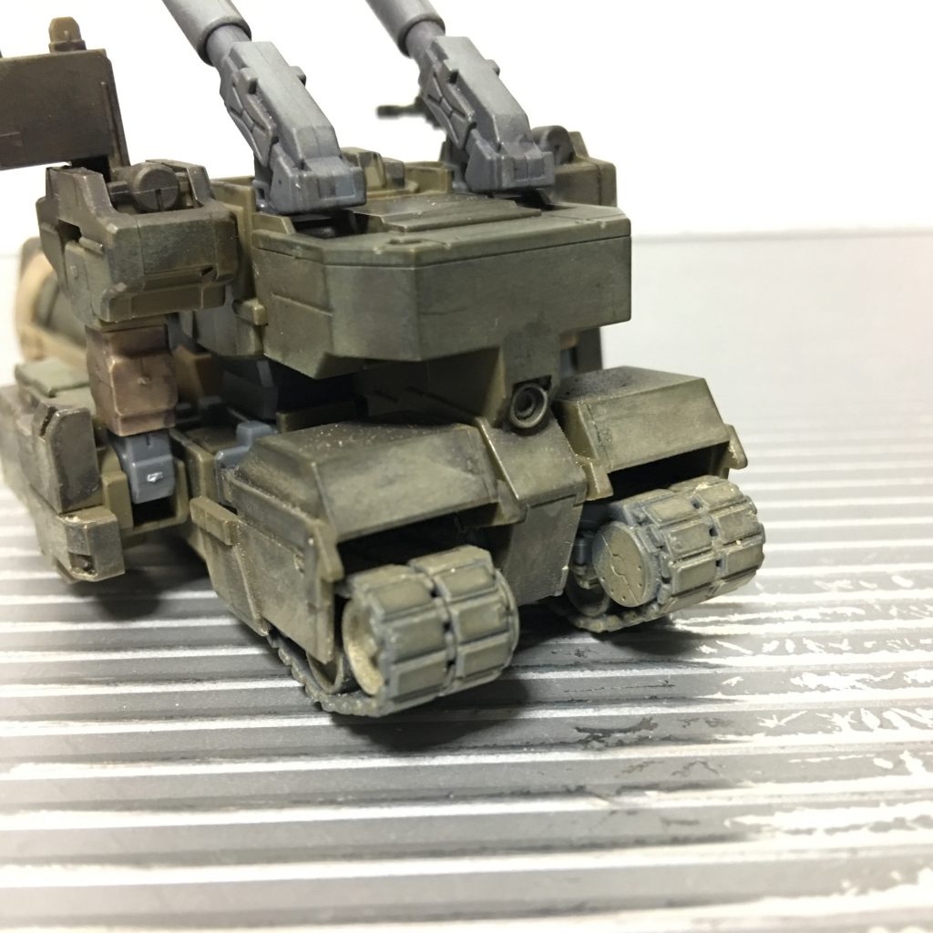 ウェザリング　履帯部とその周囲
泥汚れに力を入れた箇所です。


(   。・v・。)ﾉ 以上、最後までご覧頂きありがとうございました。