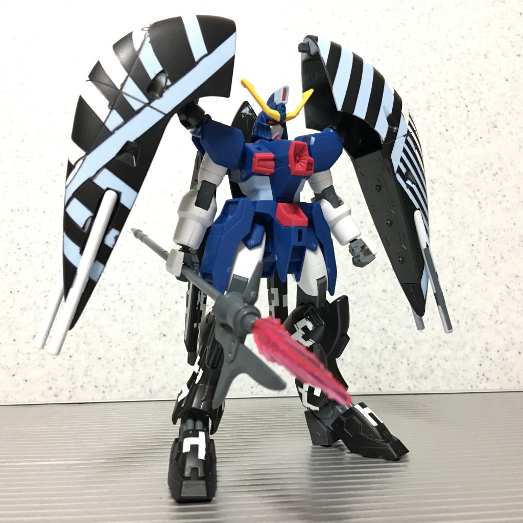 (   。・v・。)ﾉ 前々回のドムに続いてダズル迷彩（形状や進行方向をわかりにくくする迷彩）に再挑戦しました。さらにドット柄も加えて、特にMA形態時にいかに形状がわからなくなるかを試みました。