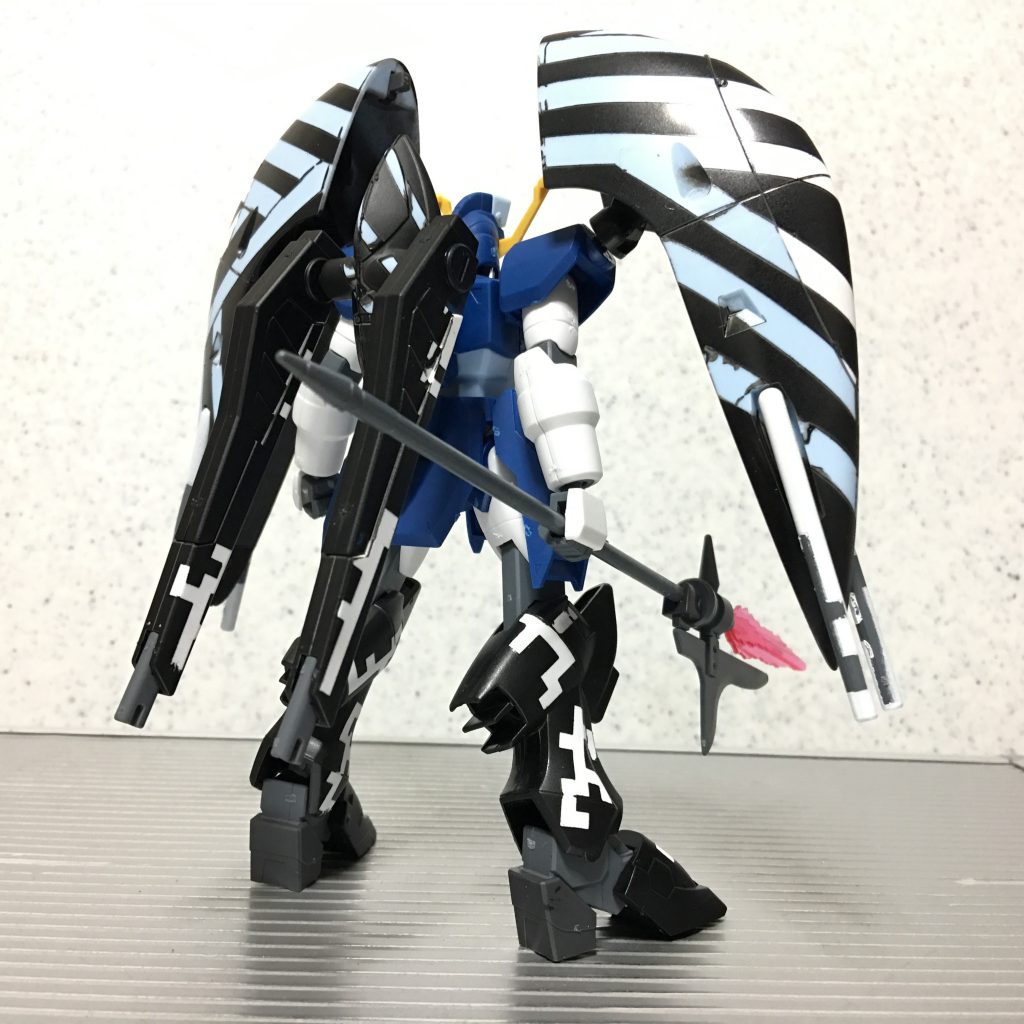 バックショット
(   。・v・。)ﾉ ドムの時にはやや不満が残ったダズル迷彩の模様ですが今回はうまくいったと思います。
(   ；￣v￣。) （塗料のはみだしなどは除きます・・・。）